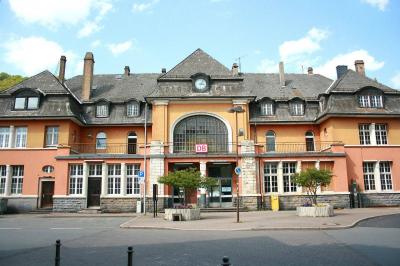 Bahnhofsfassade vor der Sanierung