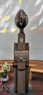 Säule links neben dem Altar
