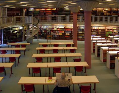 Lesesaal der Erzbischöflichen Diözesan- und Dombibliothek Köln im Maternushaus
