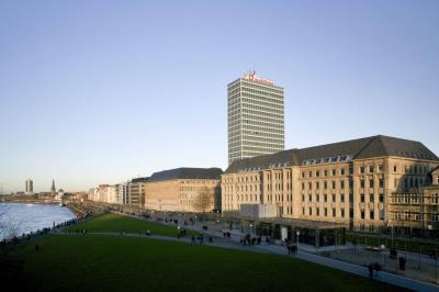 Gesamtansicht Rheinuferpromenade