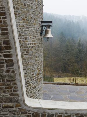 Glocke neben dem Eingangsbereich