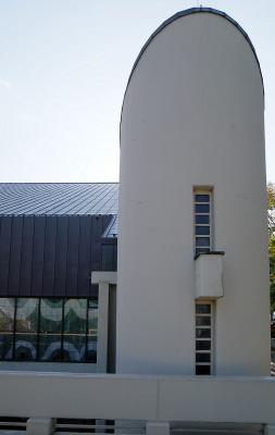 halbrundes Treppenhaus mit Pultdach auf der Nordseite