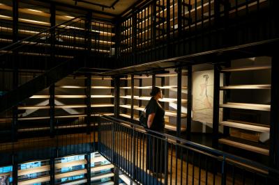 Innenraum nach Umbau zur Bibliothek des 