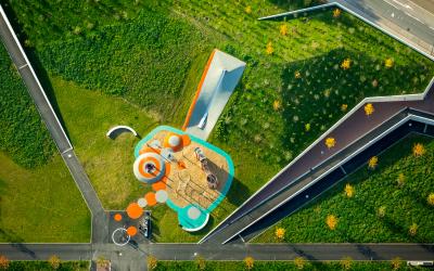 Schrägluftbild, Wiesenflächen und Wegesystem, Spielplatz