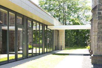 Gemeindehaus, Zuwegung zum Haupteingang