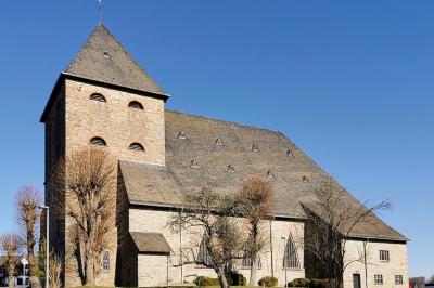 St. Apollinaris in Lindlar-Frielingsdorf, Südansicht