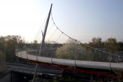 Blick auf den S-förmigen Verlauf der Brücke