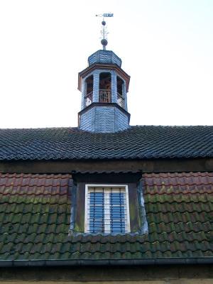 Glockenturm über der Durchfahrt