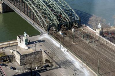 Zugang zur Brücke im Osten