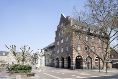 Friedensplatz Oberhausen mit Polizeipräsidium und Amtsgericht