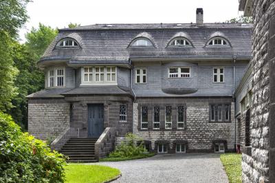 Nordfassade mit Haupteingang