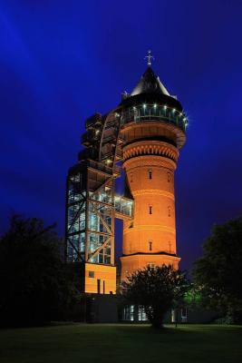 Wasserturm bei Nacht I