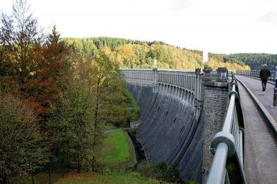 Sperrmauer der Ennepetalsperre