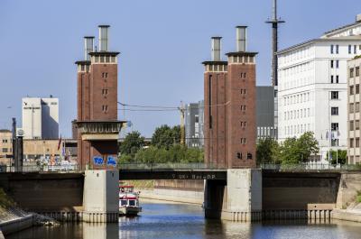 Schwanentorbrücke Seitenansicht