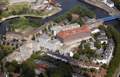 Luftbild von Duisburg-Ruhrort mit Blick auf das Tausendfensterhaus