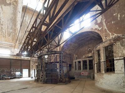 Blick in die Pumpenhalle (Krankonstruktion und Siebe)
