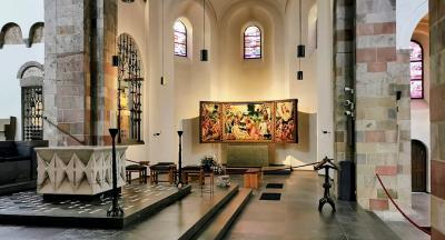 Blick vom Altar zum Triptychon von Bartholomäus Bryn