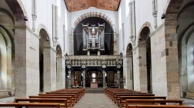 Innenansicht mit Orgel, St. Maria im Kapitol