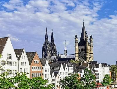 Groß St. Martin neben dem Kölner Dom, Ansicht vom Rheinufer