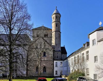 St. Pantaleon Köln von Norden