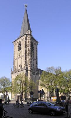 St. Severin, seitliche Turmansicht
