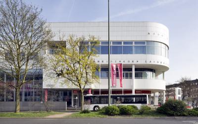 Seitenansicht mit abgerundeter Ecke