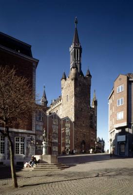 Blick vom Hühnermarkt auf das Rathaus