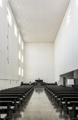 Innenansicht der Kirche, Blick zum Altar