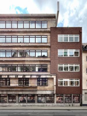 Neubau der Allgemeinen Ortskrankenkasse, Frontansicht