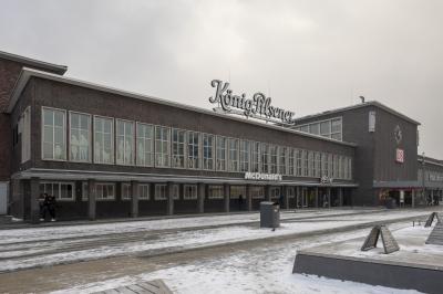Fassade des Duisburger Bahnhofsgebäudes am Portsmouthplatz