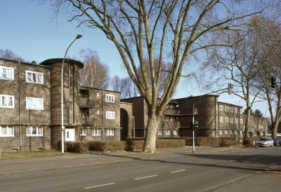 Wohngebäude und Torbogen am Freiheitsring