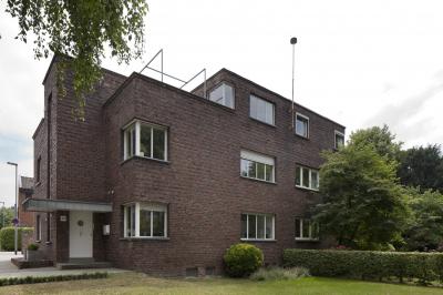 nördliche Haushälfte des Doppelhauses Jennen und Wiefels (Nr. 48)