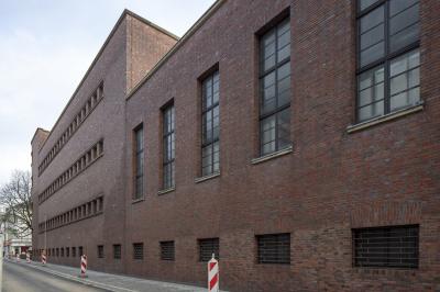 Seitenansicht des Erweiterungsbaus des Quirinus-Gymnasiums auf der Kanalstraße 