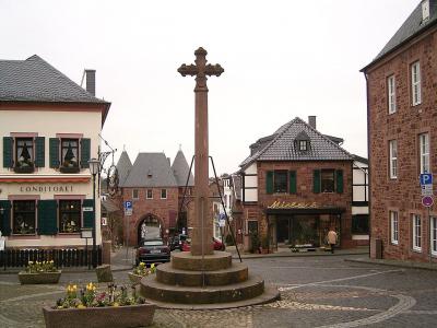 historisches Marktkreuz aus dem 15. Jh.