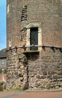 Siebenteufelsturm, Detailansicht mit Tür