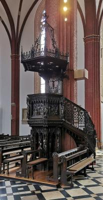 neugotische Kanzel