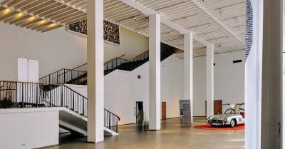 Museum für Angewandte Kunst, Innenansicht Halle mit Treppe