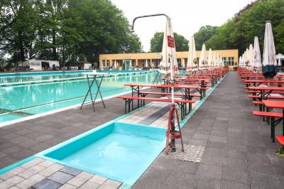 Gütersloh, Am Parkbad 7, Parkbad Gütersloh, Ansicht auf das Becken