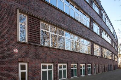 Hagen, Christian-Rohlfs-Gymnasium, Detail der geschwungenen Rückseite