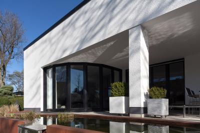 Iserlohn, Villa Klute, Blick auf die konvexe Glaswand