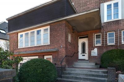 Gütersloh, Paderborner Str. 14, Wohnhaus und Arztpraxis Schmits, Haupteingang