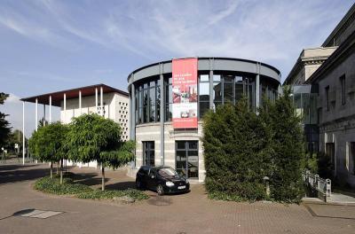 Erweiterungsbau mit Rotunde