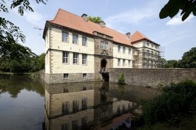 Südflügel mit Brücke