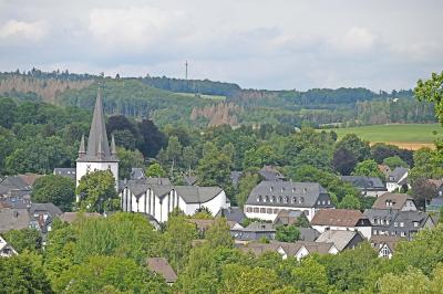 St. Clemens mit Anbau der 1960er Jahre