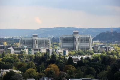 Blick auf die Kreuzbauten