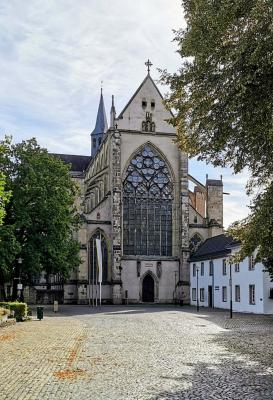 Altenberger Dom, Westfassade mit Eingangsportal