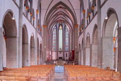 Innenansicht mit Blick zum Chor