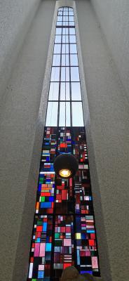 Hohes Rundbogenfenster