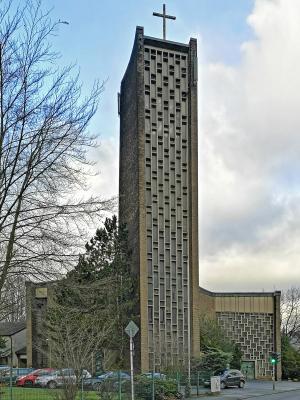 Eingangsfassade mit Turm von St. Barbara Marl