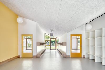 Innenansicht Garderobe (Eingangsbereich Glühwürmchen und Grashüpfer)
